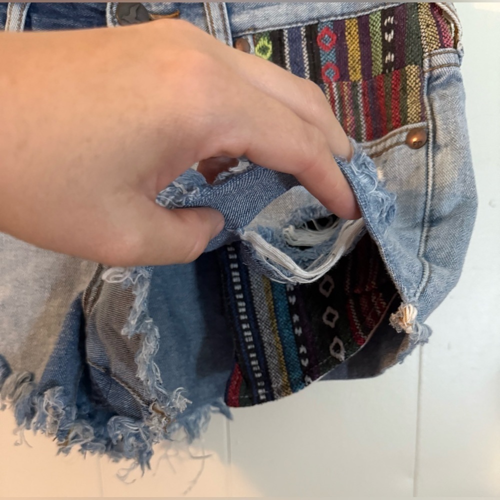 Free People Tribal Denim Cutoff Shorts Size 26 - Picture 9 of 10